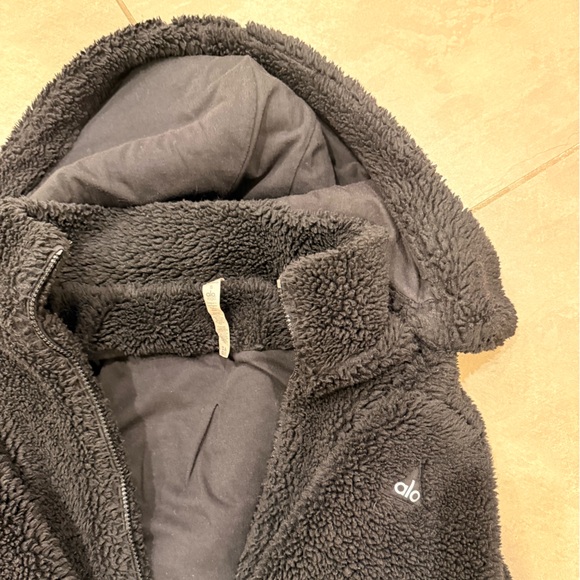 ALO Yoga Black Faux Sherpa Style Jacket With Removable Hood - Picture 4 of 6